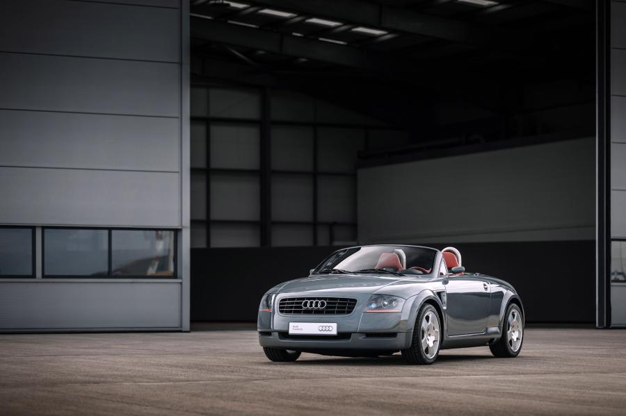  Audi TTS Roadster Concept 1995 года  (фото 1 из 14)